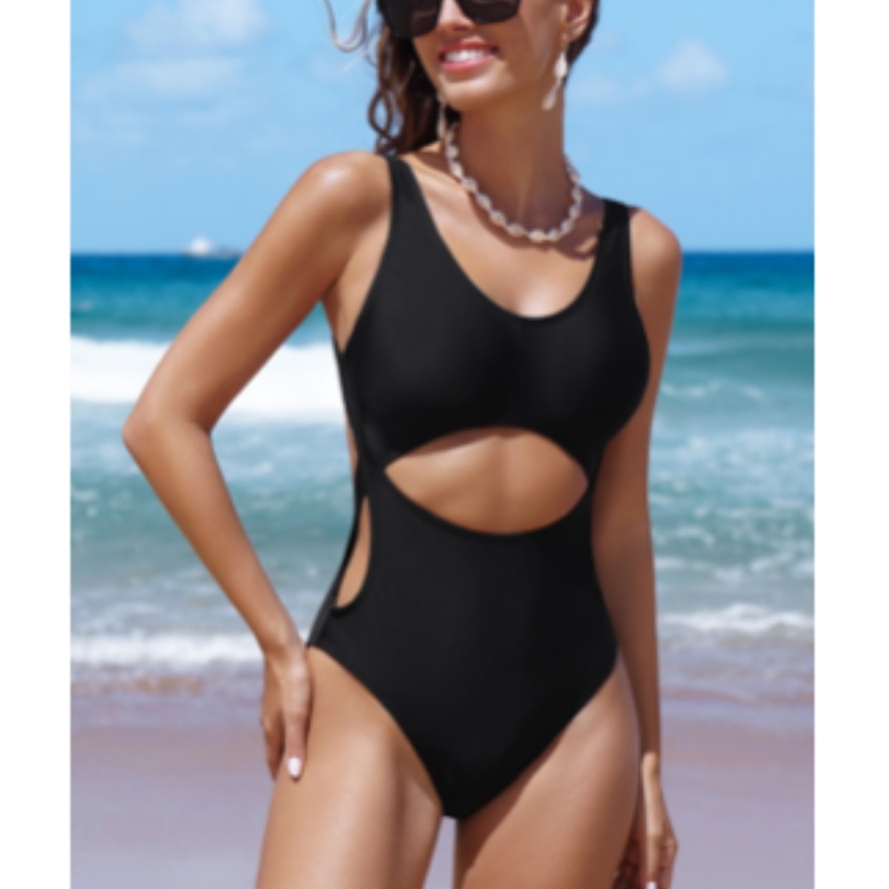 Cupshe Black One-Piece Swimwear with Asymmetrical Cutout